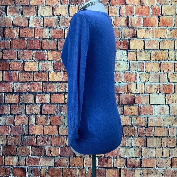𝅺banana Republic Factory Boat Neck 3 Button Shoulder Women’s Sweater XS Blue - Picture 3 of 5